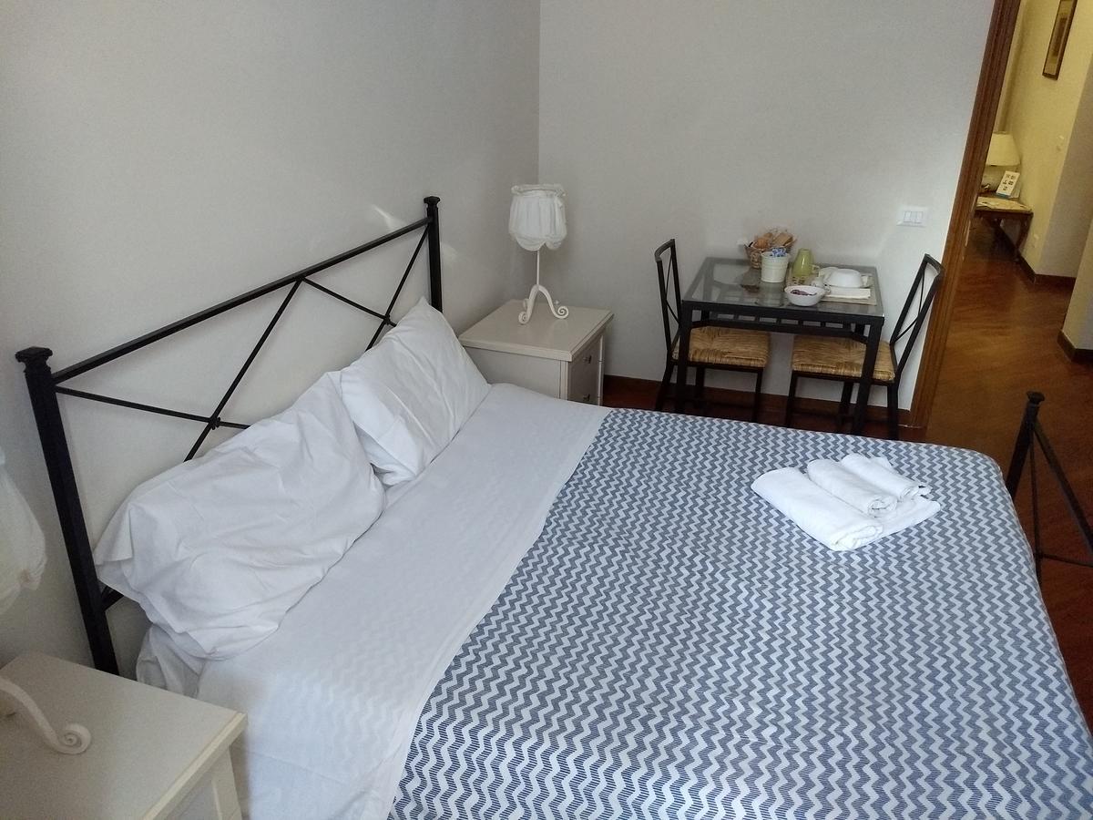 Living Rome Ottaviano B&B Bagian luar foto
