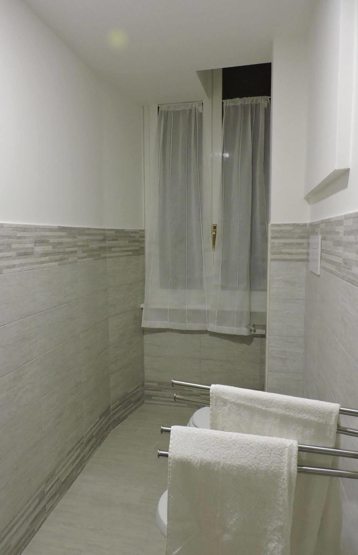Living Rome Ottaviano B&B Bagian luar foto