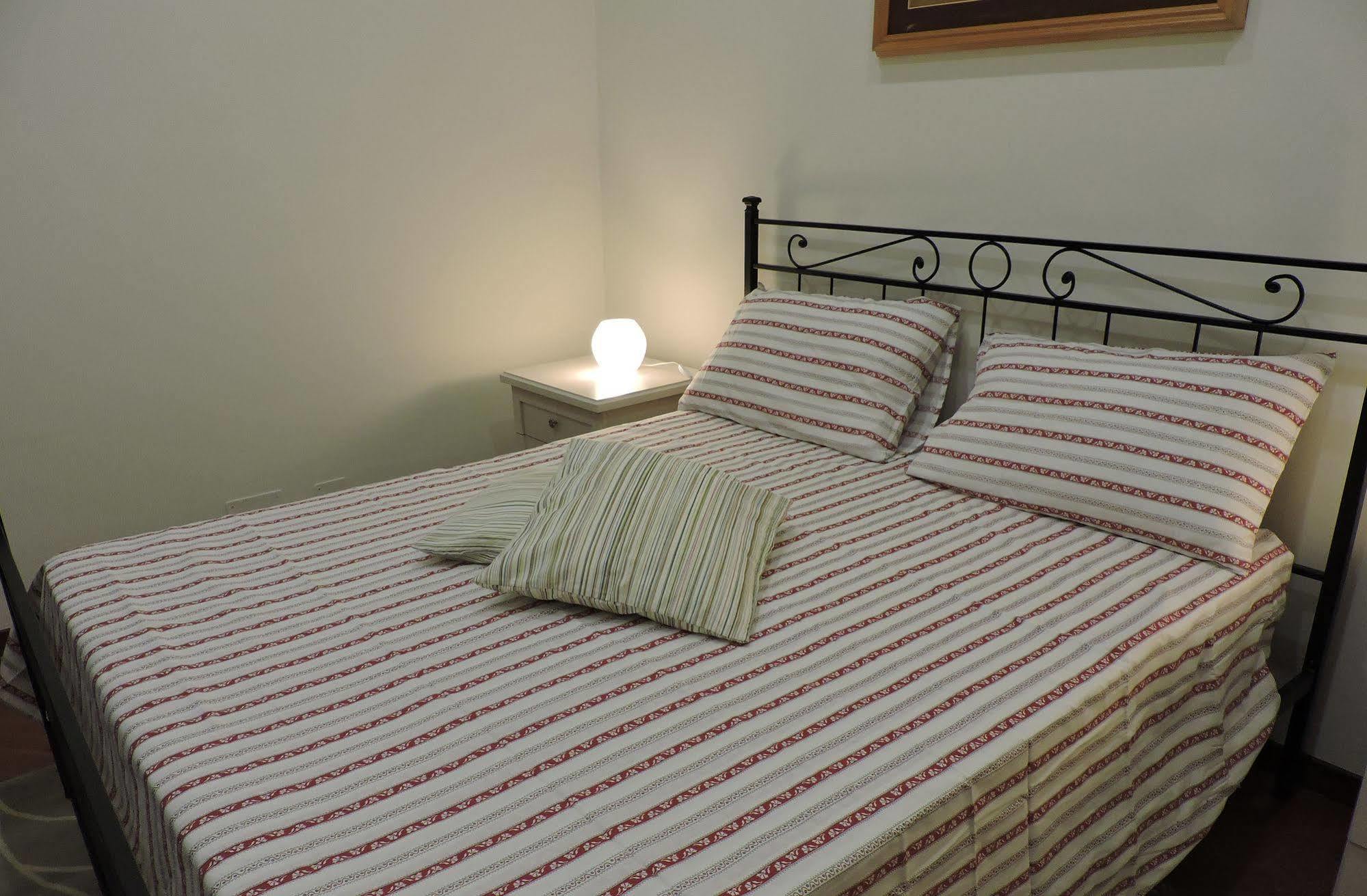 Living Rome Ottaviano B&B Bagian luar foto