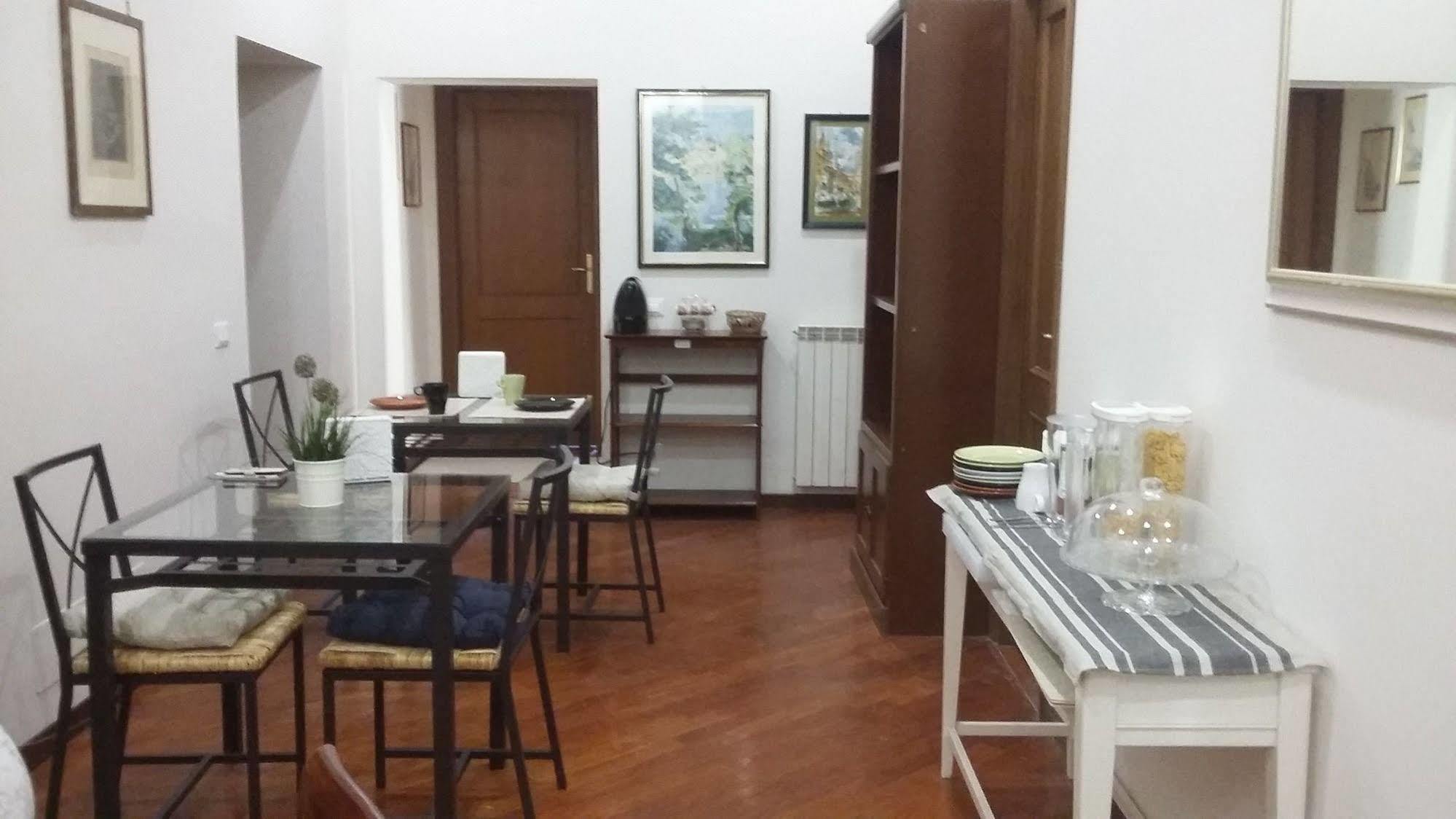 Living Rome Ottaviano B&B Bagian luar foto